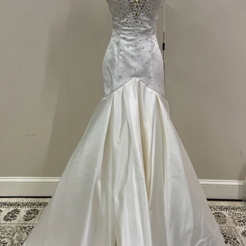 NWT Johnathan Kayne Wedding Dress. Size 8 - Picture 2 of 8